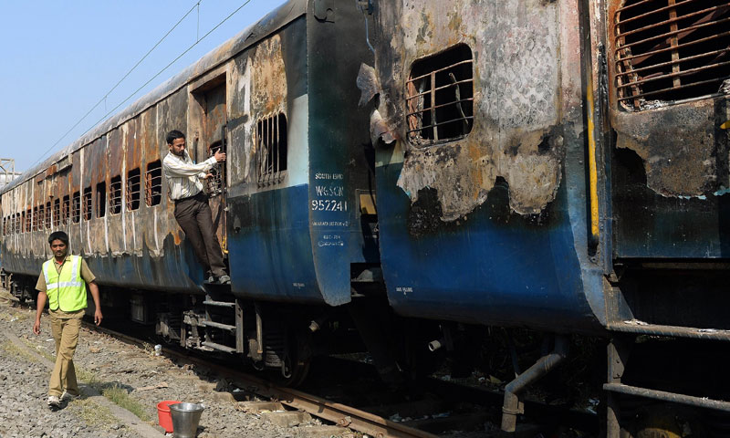 Согласовать поезд. Почему нет поезда. Вокзал в швейцарском куре. Почему нет поезда. Японские грузовые поезда.