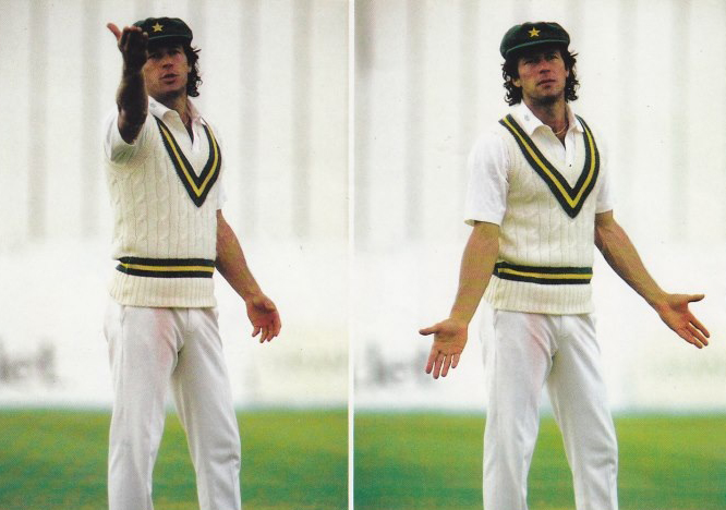 Khan admonishing one of his players for a fielding lapse (1987).