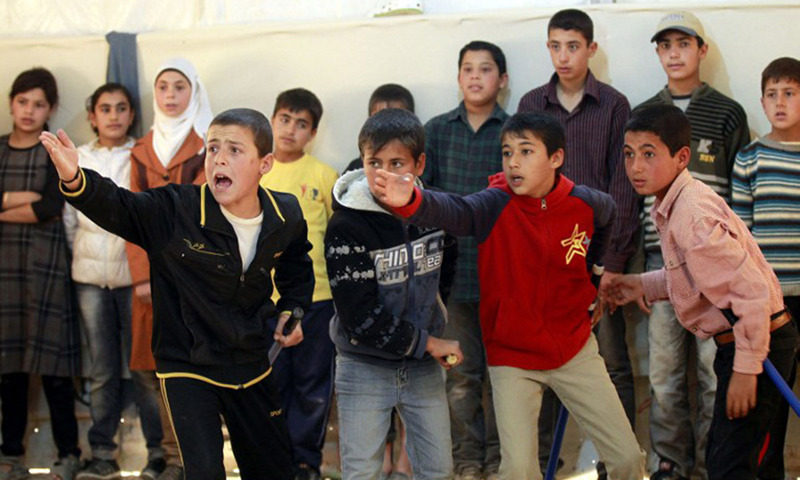 Young Syrian refugees bring Lear to life in the desert - DAWN.COM