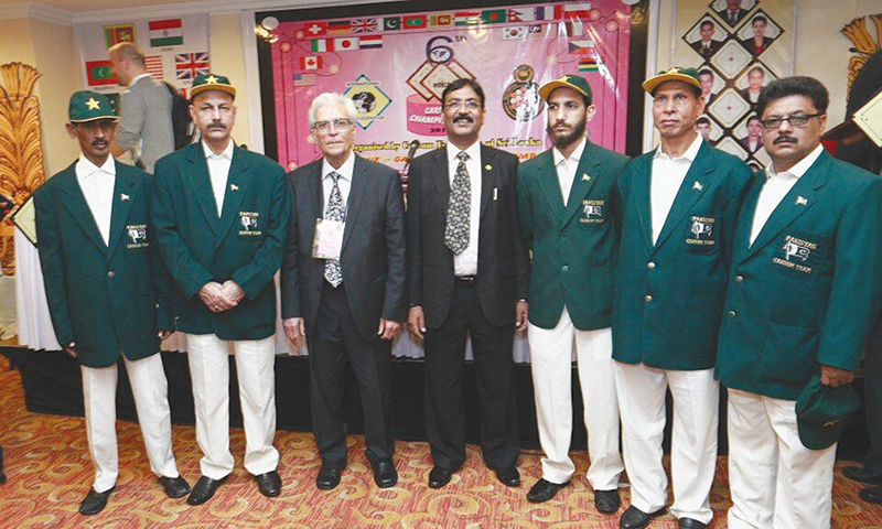 (L-R) Pakistan contingent of captain Murtaza K. Zulfee, Ramzan Ali, Shafique Ahmed, Saad Bin Murtaza and M. Suleman with president International Carrom Federation Arif Naqvi and General Secretary S.K. Sharma in the middle