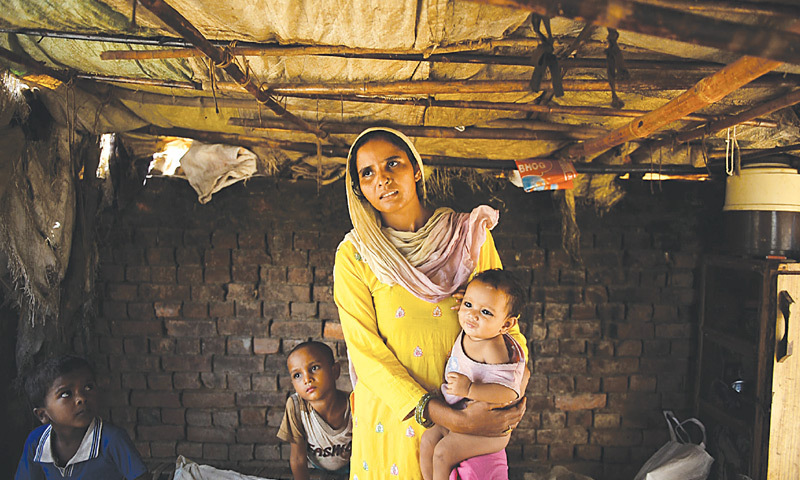 DISPLACED Indian Muslim villager Sanjida Ali with her child at a relief camp in Muzaffarnagar where more than 60 people were killed, hundreds injured and thousands displaced after a dispute over the treatment of a local Hindu girl spiralled into riots on Sept 7, 2013.—AFP