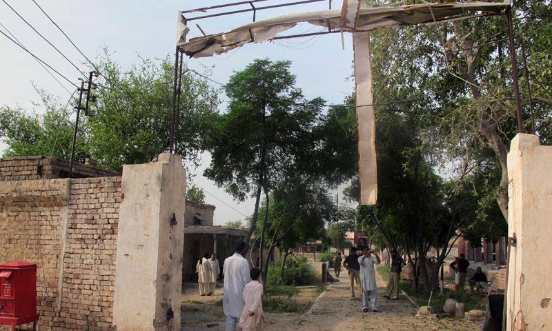 عسکریت پسندوں کے حملے کے بعد جیل کا بیرونی منظر۔ تصویر ظاہر شاہ