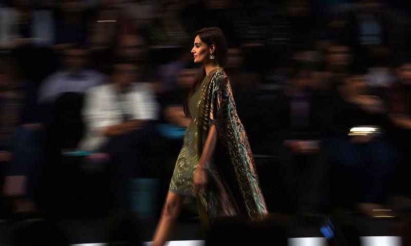 Pak Week Fashion Pakistan Week in Karachi: Day 1 - Multimedia - DAWN.COM
