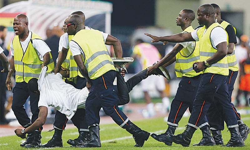 Chaos, fan violence as Ghana cruise into African Cup final - Sport ...