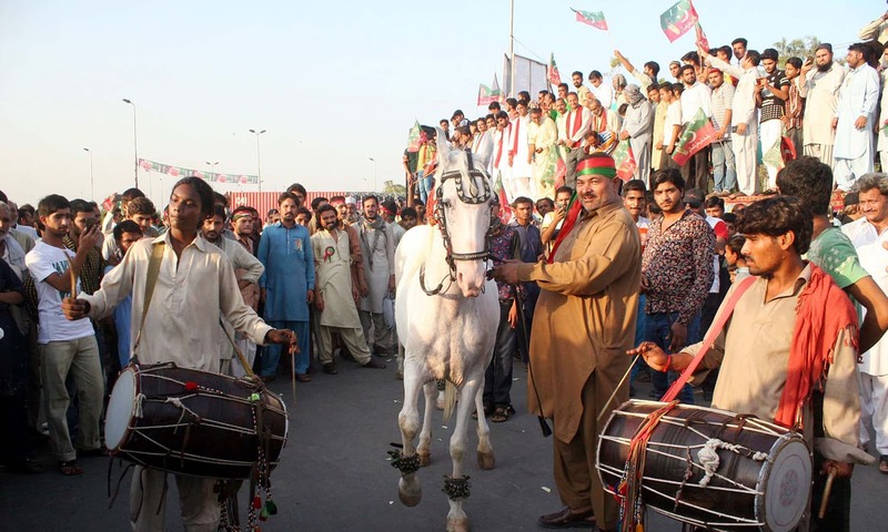 2 شہروں میں 3 جماعتوں کی 3 ریلیاں - Pakistan - Dawn News Urdu