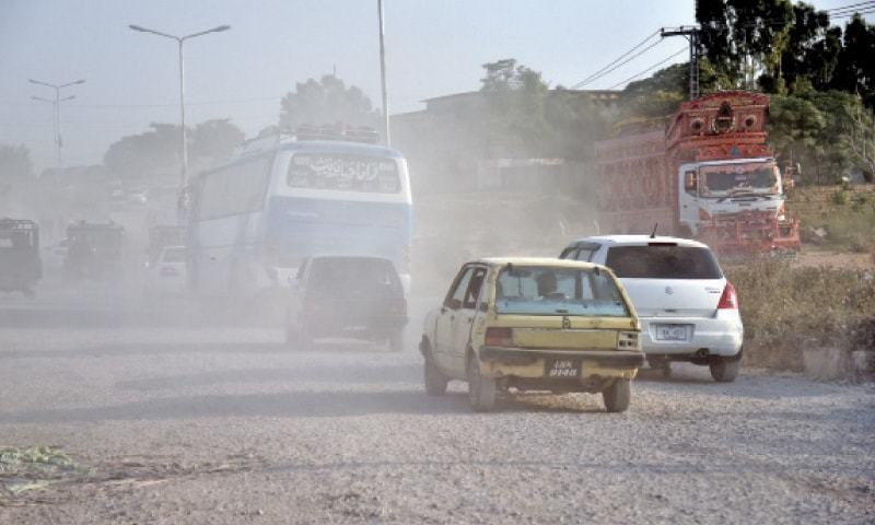 Incomplete road troubles commuters, residents - Newspaper - DAWN.COM