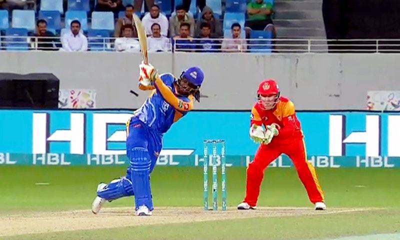 Karachi Kings bat first after Islamabad United opt to field. ─ DawnNews