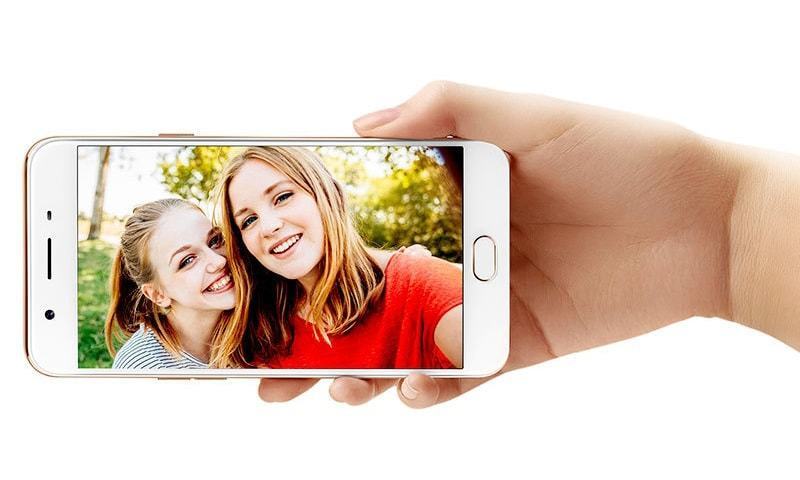 Here are the top 5 smartphones to take the best selfies - Branded ...