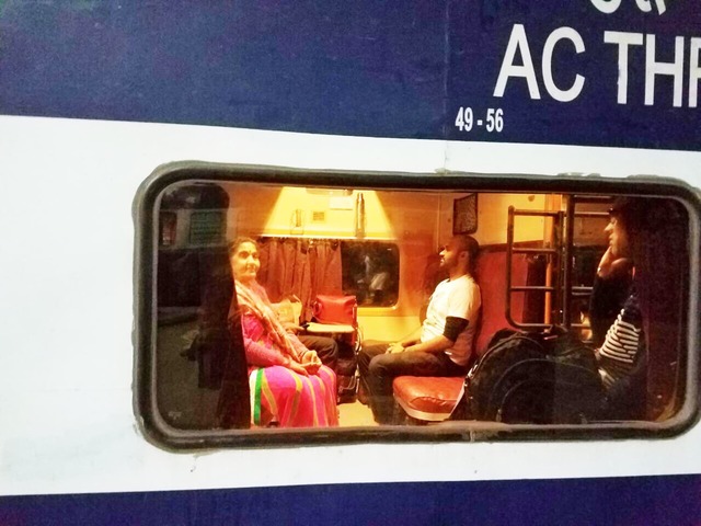 urdu stories brothers & sister bus train urdu stories brothers & sister bus train