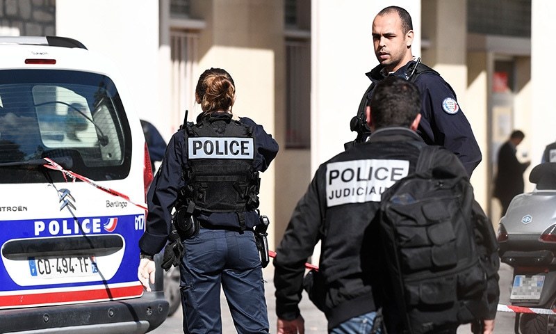 Suspect arrested as car rams into soldiers outside Paris - World - DAWN.COM