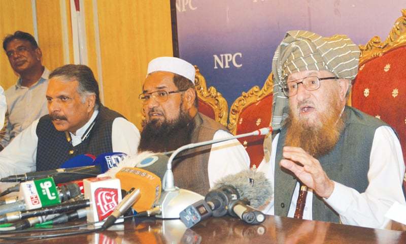ISLAMABAD: Defence of Pakistan Council chief Maulana Samiul Haq addresses a press conference on Wednesday.—White Star