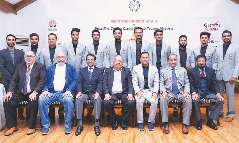 KARACHI: Vital Five cricketers pose with team officials, former Pakistan captain Younis Khan and club founder Khalil Masood here at Karachi Gymkhana on Tuesday.