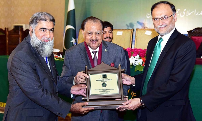 President Mamnoon Hussain being presented a memento during the launching ceremony of â€œPaigham-e-Pakistanâ€ at the Aiwan-e-Sadr. â€”APP