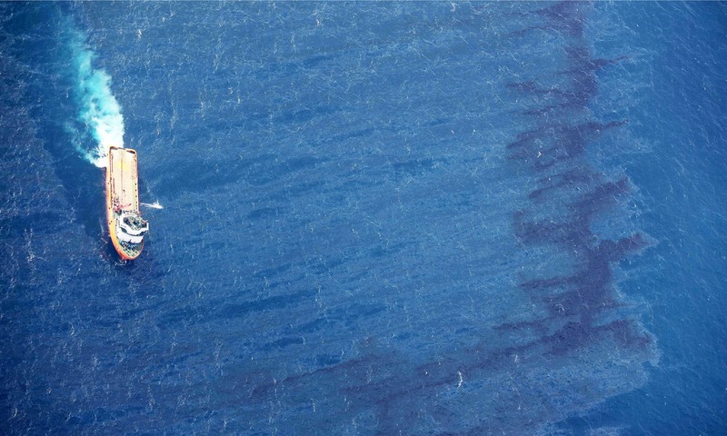 Iranian Tanker Produces 2 Slicks in East China Sea