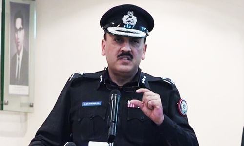 Sindh seeks help of centre, other provinces for Rao’s arrest - Pakistan ...