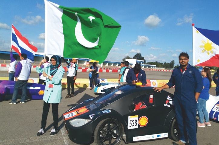 AUTO RACING: GOING THE EXTRA MILE - Newspaper - DAWN.COM
