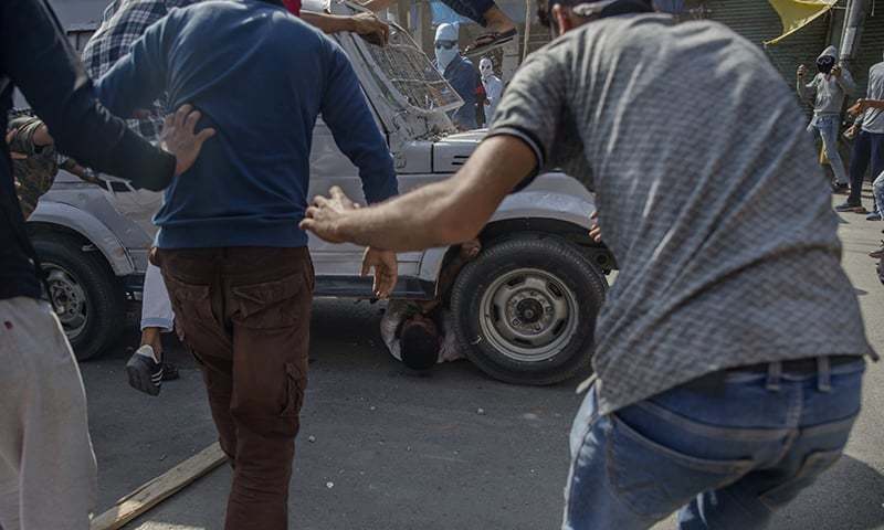 Kashmir: CRPF vehicle runs over 3 while being attacked, 1 died