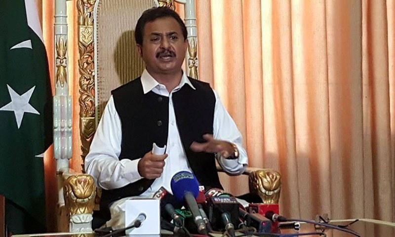 PTI leader Haleem Adil Sheikh speaks to reporters. — Dawn archives
