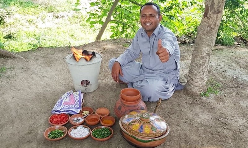 کھانے پکانے کے دیہی طریقے بتانے والا پاکستانی اسٹار بن گیا - Pakistan ...