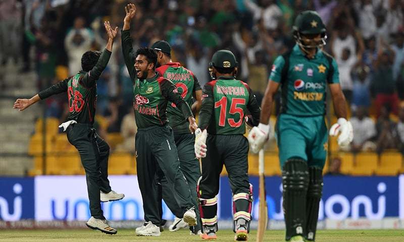 Bangladesh cricketer Mehidy Hasan Miraz (2L) celebrates with his teammates after he dismissed Pakistan batsman Fakhar Zaman (R) during the one day international (ODI) Asia Cup cricket match between Bangladesh and Pakistan at the Sheikh Zayed Stadium. — AFP