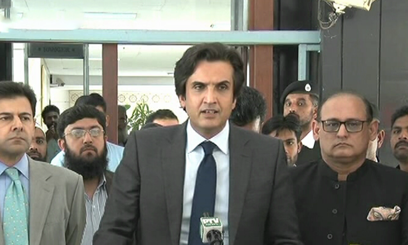 Khusro Bakhtyar said the memorandum of understanding on industrial cooperation provided a framework to promote communication on key industries such as textile, petrochemical and iron and steel. ─ DawnNewsTV