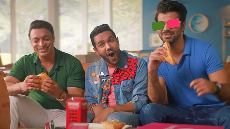 Ali Gul Pir and Shoaib Akhtar are back on screens with foodpanda's #DekhtayJaoKhahteyJao song