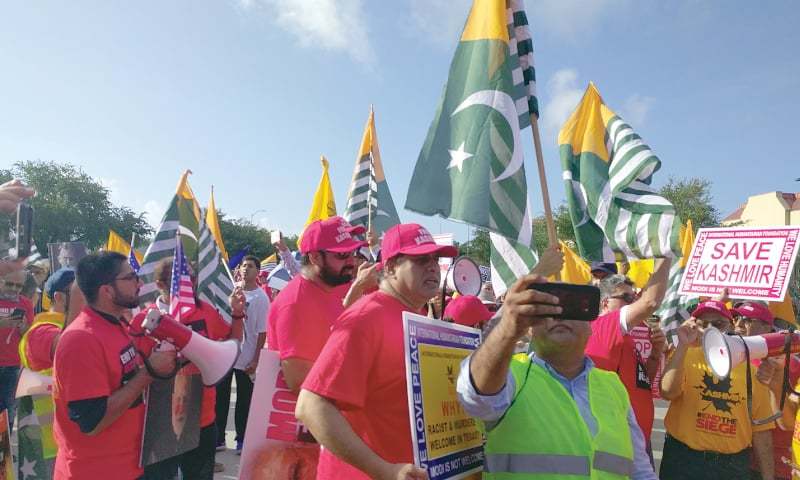 Anti-Modi protesters make presence felt at rally - World - DAWN.COM