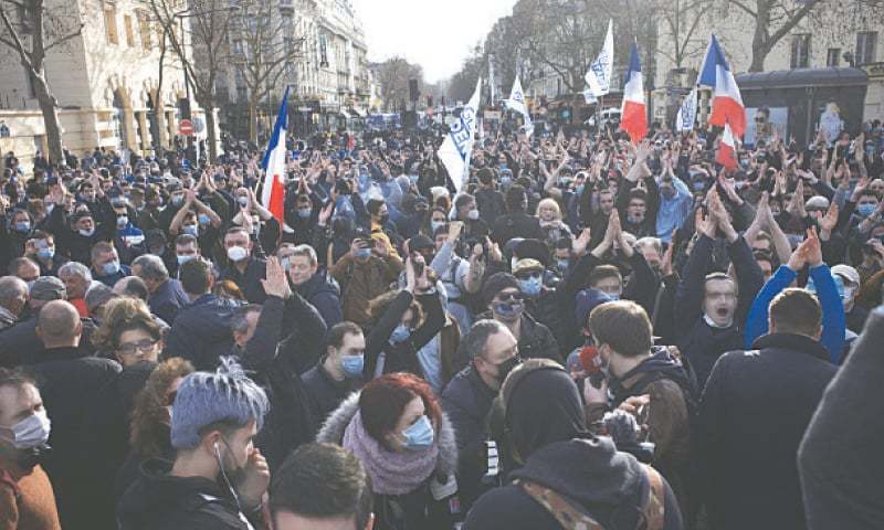Protest in support of anti-migrant group in Paris - Newspaper - Vimarsana News