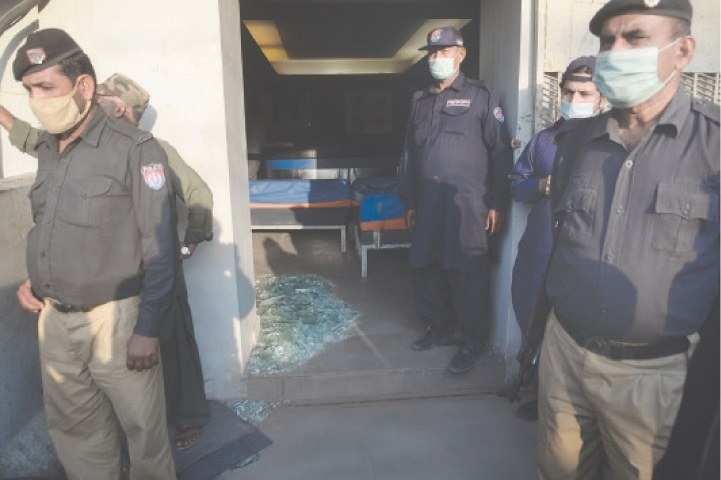 Jang media head office attacked by protesters - Newspaper - Vimarsana News
