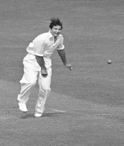 COMMENT: Remembering Fazal Mahmood — The Oval hero - Newspaper - Vimarsana News