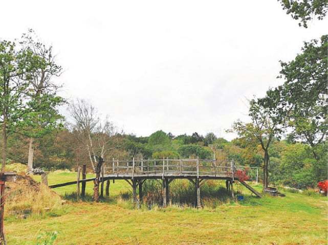 Winnie-the-Pooh bridge fetches $179,167 at UK auction - Newspaper - Vimarsana News