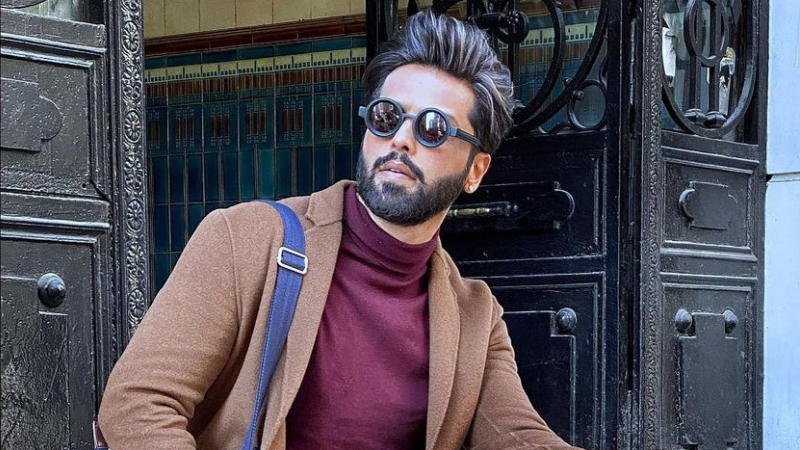 Fahad Mustafa wants bloggers to stop posting quick movie reviews and ‘damaging films big time’