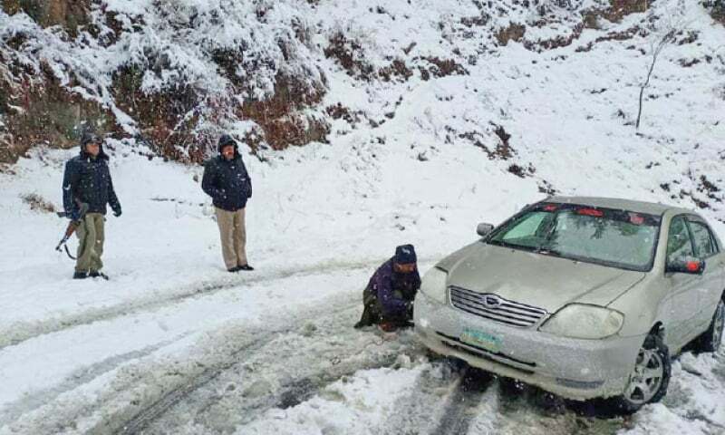 Hilly areas receive snowfall, rain lashes plains in KP - Newspaper - Vimarsana News
