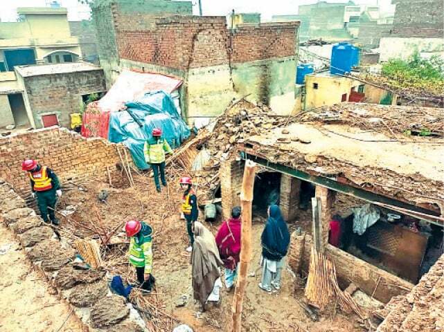 Two infants among three buried alive as roofs cave in - Newspaper - Vimarsana News