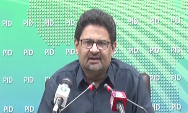 Miftah says PM Shehbaz not increasing petrol prices