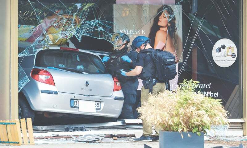 Car ploughs into teenagers in Berlin, kills teacher - Newspaper - Vimarsana News