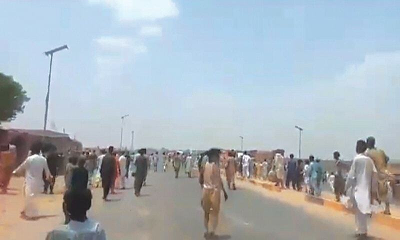 Over 20 growers, five policemen injured in clash - Newspaper - Vimarsana News