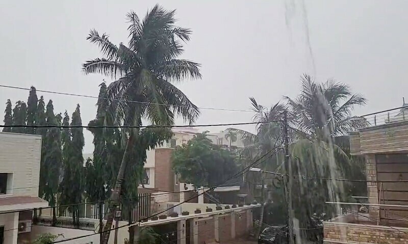 One dies as parts of Karachi experience moderate to heavy showers - Pakistan - Vimarsana News