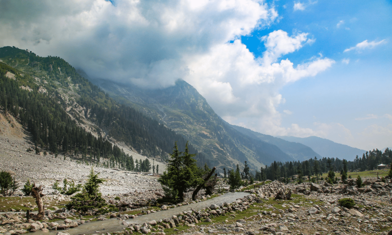 A dazzling view of Kamarkhwa valley on the way to Kamarkhwa twin waterfall in Mankiyal.