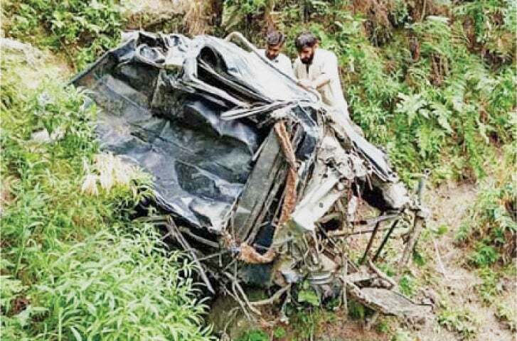 Three of family die as jeep falls into Shangla ravine - Newspaper - Vimarsana News