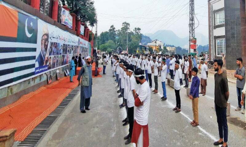 Tributes paid to Kashmiri commander Burhan Wani - Newspaper - Vimarsana News