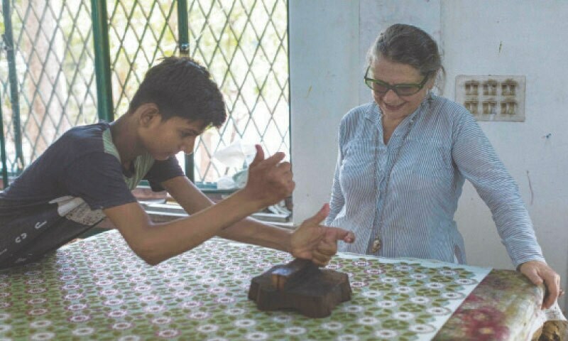French-Indian textile designer brings back Mughal patterns - Newspaper - Vimarsana News
