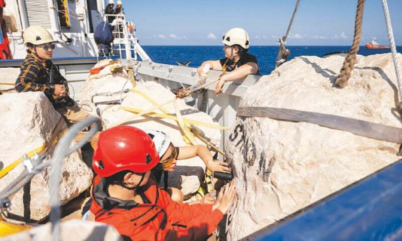 Greenpeace drops boulders on UK seabed to curb harmful fishing - Newspaper - Vimarsana News
