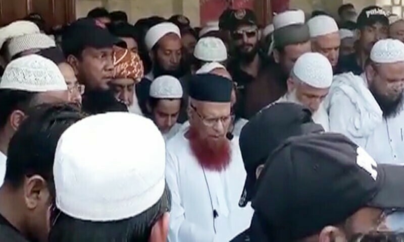 Religous scholar Mufti Rafi Usmani laid to rest in Karachi - Pakistan ...