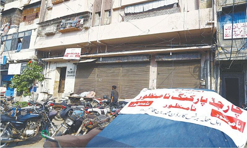 Uproar over 'illegal' car parking fee near Burns Garden - Newspaper - Vimarsana News