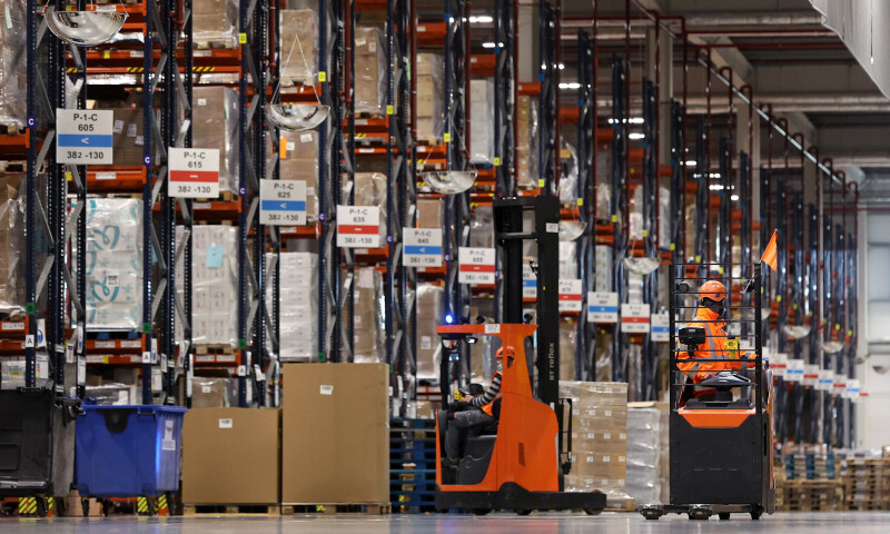 Amazon to cut more than 18,000 jobs, CEO says - Business - DAWN.COM
