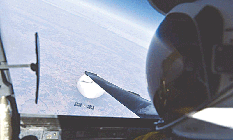 US releases pilot's high-altitude selfie with Chinese balloon - Newspaper - Vimarsana News