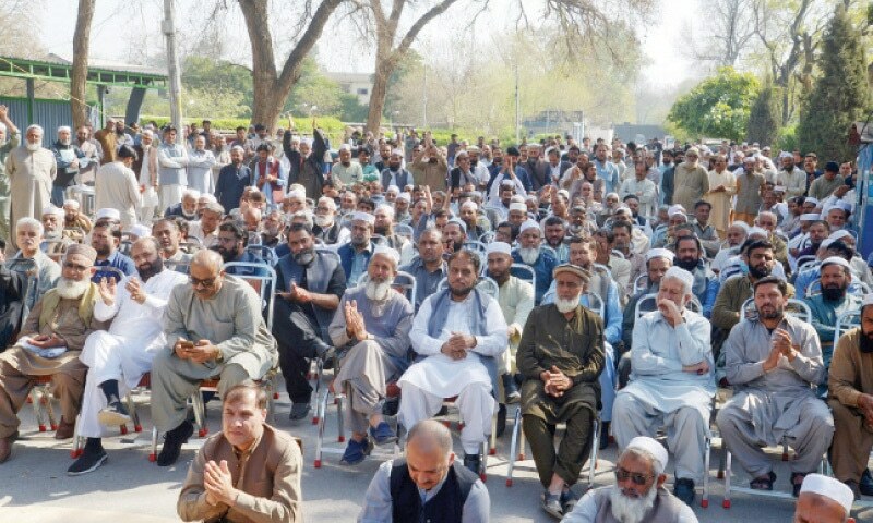 No activities in Peshawar varsity as employees go on strike - Newspaper - Vimarsana News