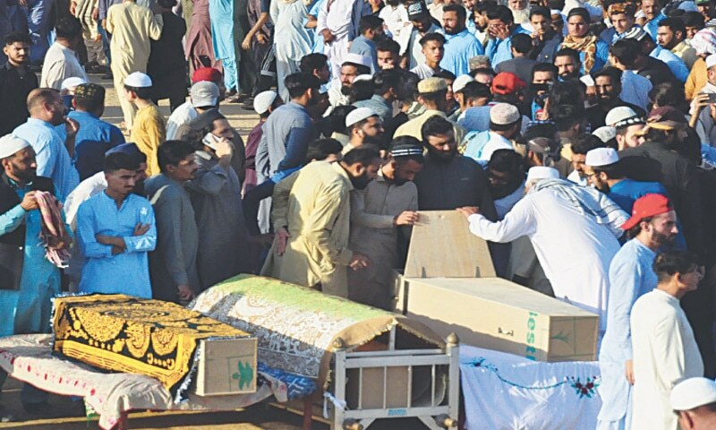 Nine Thatta accident victims laid to rest amid moving scenes - Newspaper - Vimarsana News