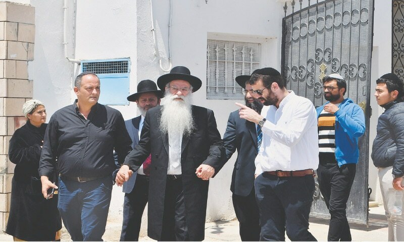 Tunisian policeman kills five outside synagogue - Newspaper - Vimarsana News